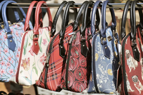 25 Best Ways to Store Purses & Handbags
